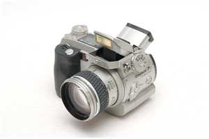 Minolta Dimage 7i (2002) - 28-200mm - war die damals preiswerteste 5-MP-Kamera und zu seiner Zeit schnellste Autofokus seiner Klasse